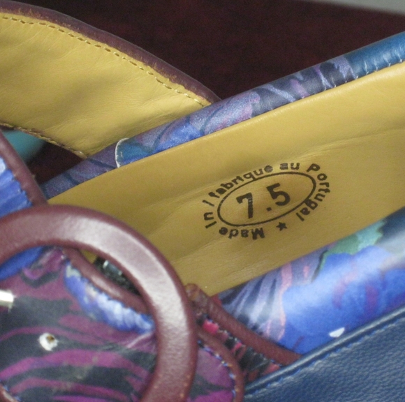 SOLD* Discontinued John Fluevog Blue Floral Ceres Heels, 7.5 with original box - Picture 9 of 16